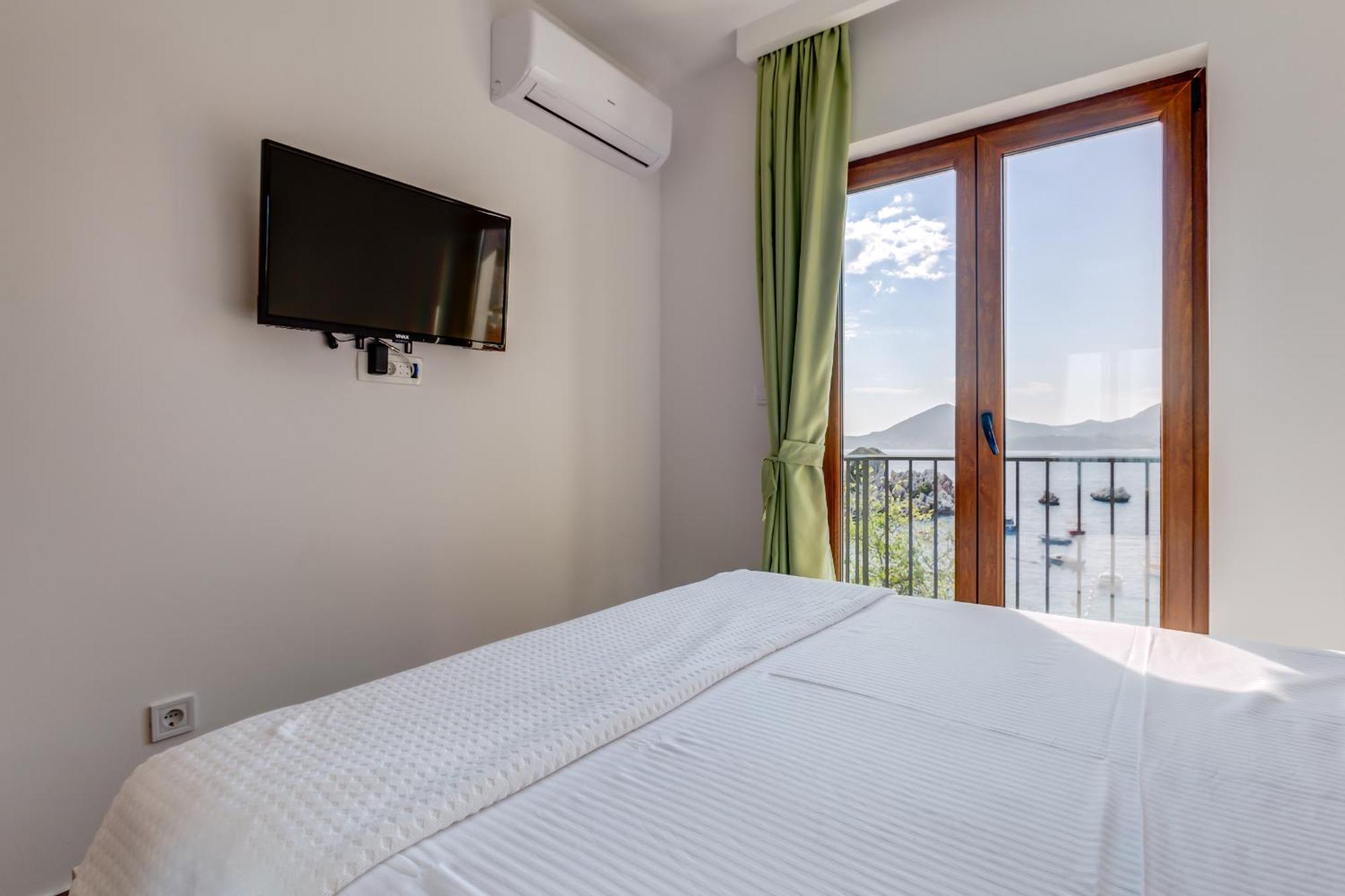 Mima Apartments Sveti Stefan Bagian luar foto