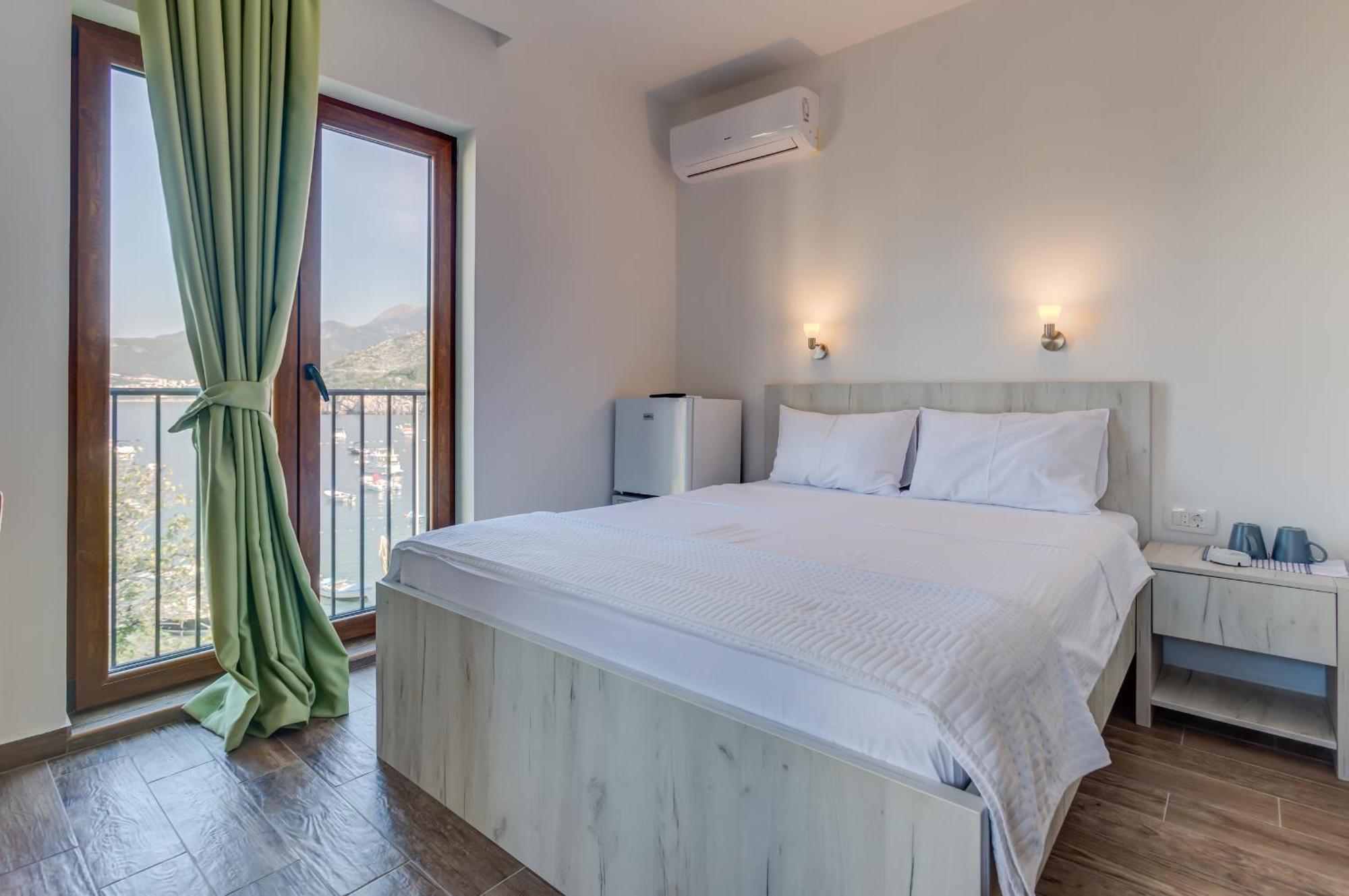 Mima Apartments Sveti Stefan Bagian luar foto