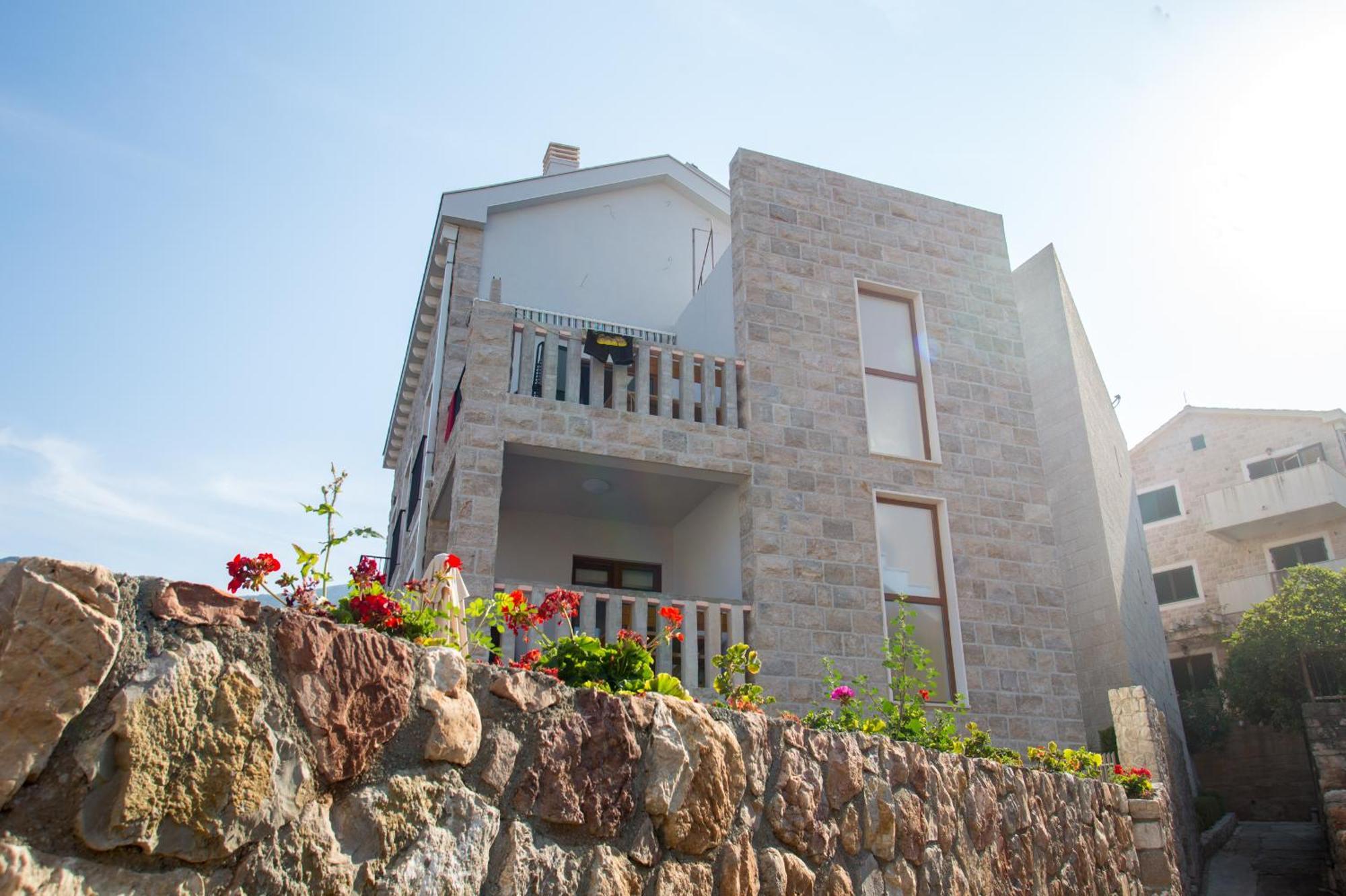 Mima Apartments Sveti Stefan Bagian luar foto