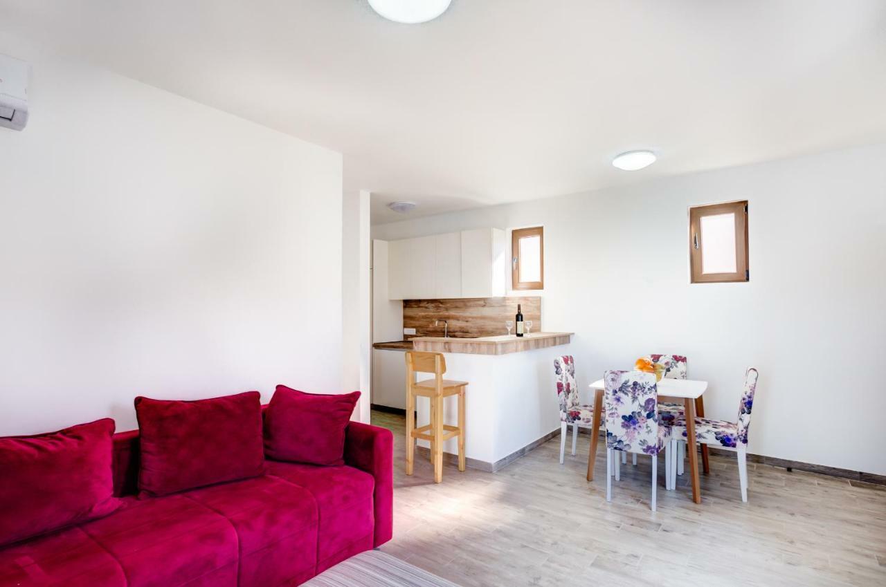 Mima Apartments Sveti Stefan Bagian luar foto