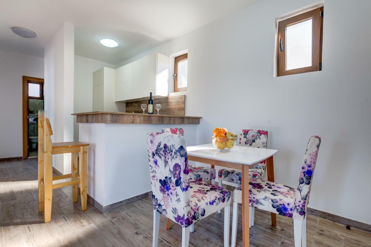Mima Apartments Sveti Stefan Bagian luar foto